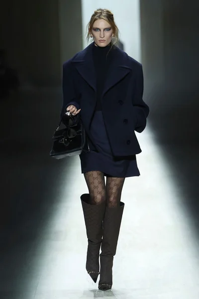 Look 60